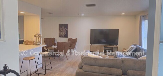 Building Photo - 589 Coconut St