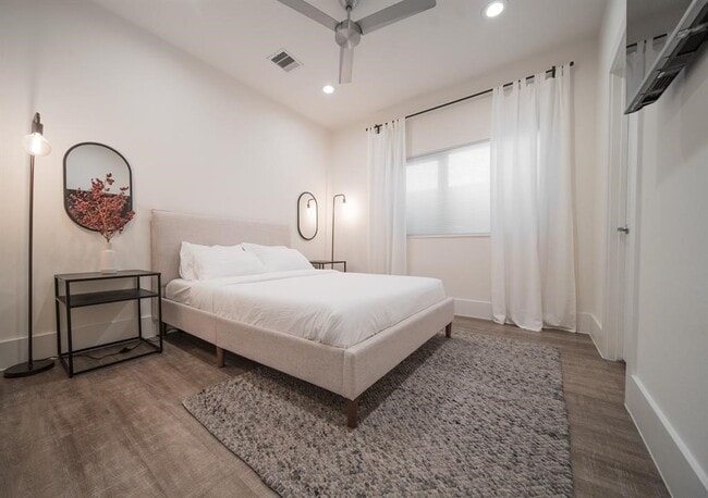 Building Photo - 2212 Francis St