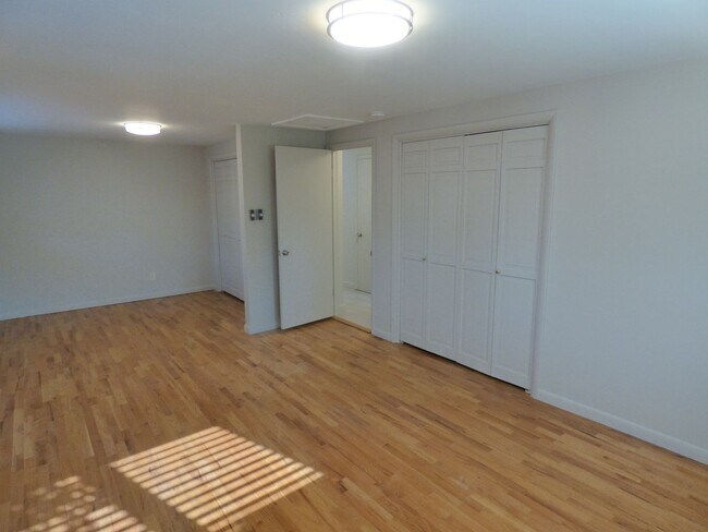 Building Photo - $0 DEPOSIT OPTION! RANCH STYLE HOME IN PRIME VIRGINIA VILLAGE!!!