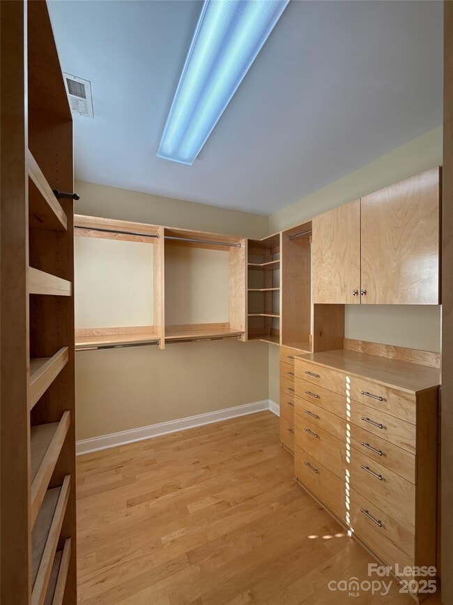 Building Photo - 1109 S Kings Dr