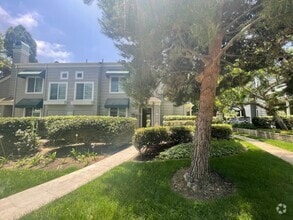 Building Photo - Bright and Spacious End-Unit Townhome in t...