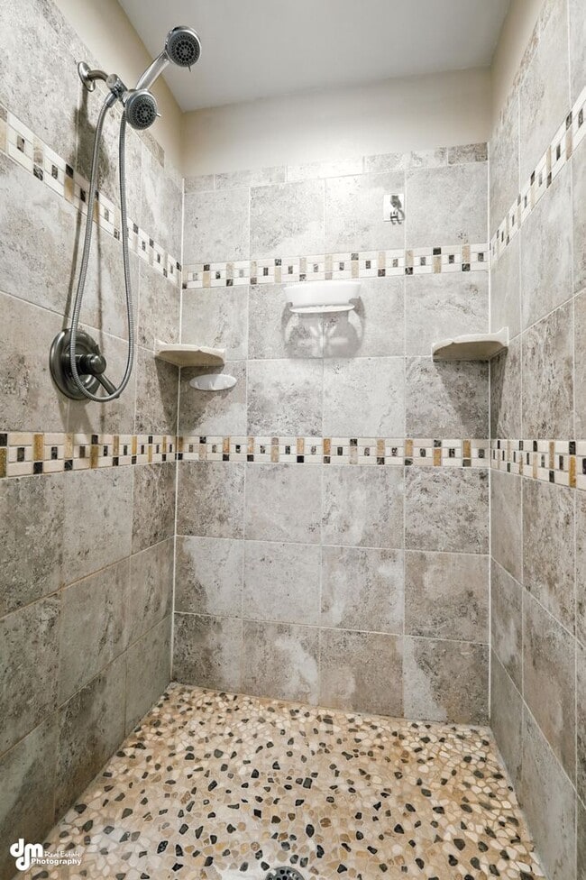 Building Photo - 4 Bedroom | 2.5 Bathroom | Garage - Conven...