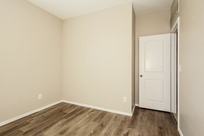 Building Photo - 6873 S Blue Hills Dr