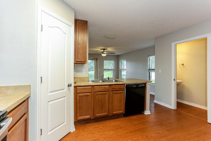 Building Photo - 4652 Playschool Dr