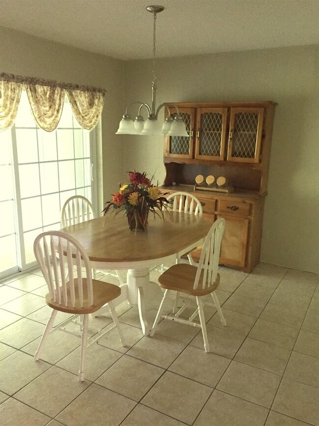 Building Photo - 1301 Cara Dr
