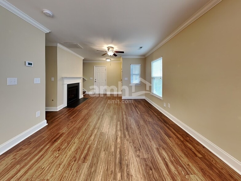 Building Photo - 8829 Shadowglen Dr