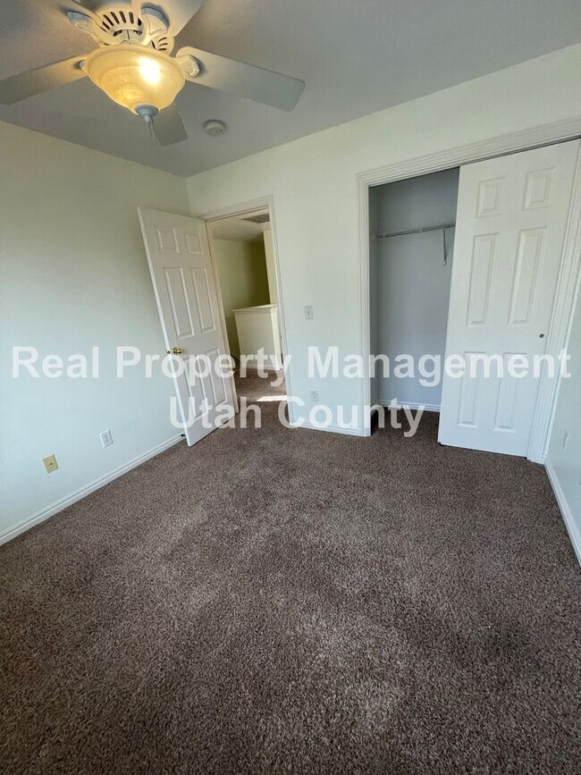 Building Photo - Stunning Townhome in Lehi