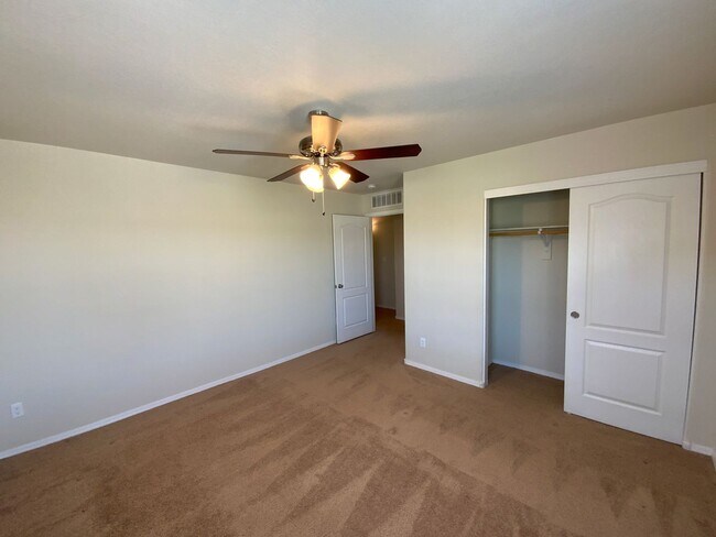 Building Photo - 4 Bedroom Home Available in Juan Tabo Hills!