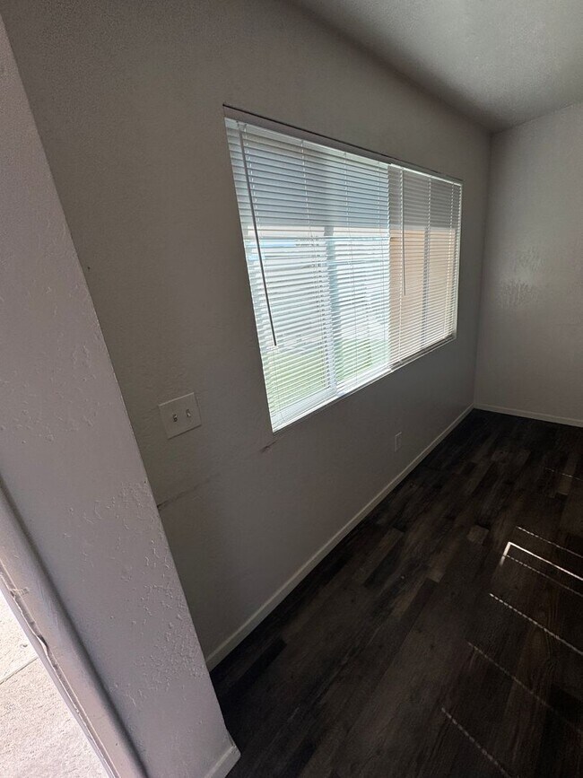 Building Photo - Bridge