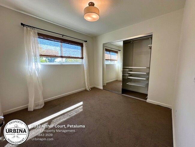 Building Photo - Charming Petaluma 2-Bedroom Home with Larg...