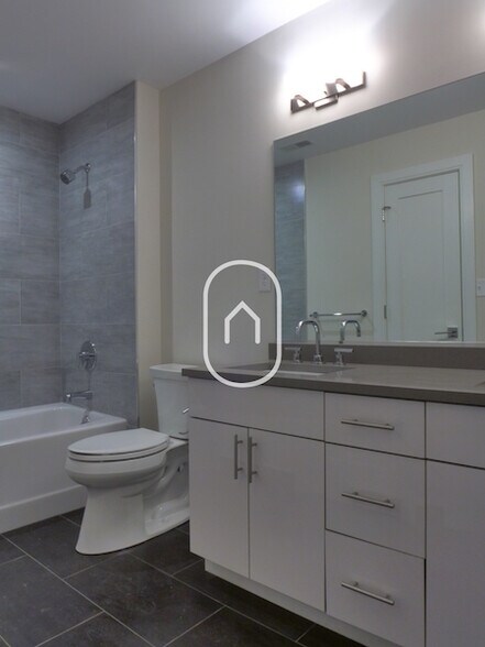 Building Photo - 33 Lenox St