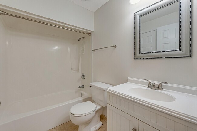 Building Photo - 303 Westlake Ct