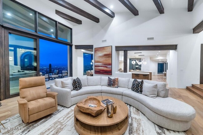 Building Photo - 5810 E Cholla Ln