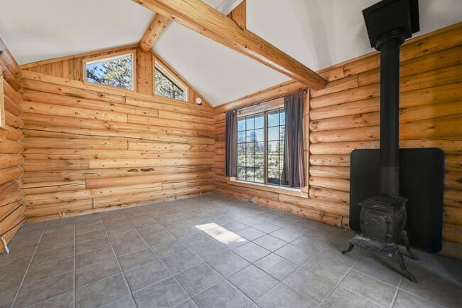 Building Photo - 3 bed 2 Bath Log Home on 2 Acres in Florissant