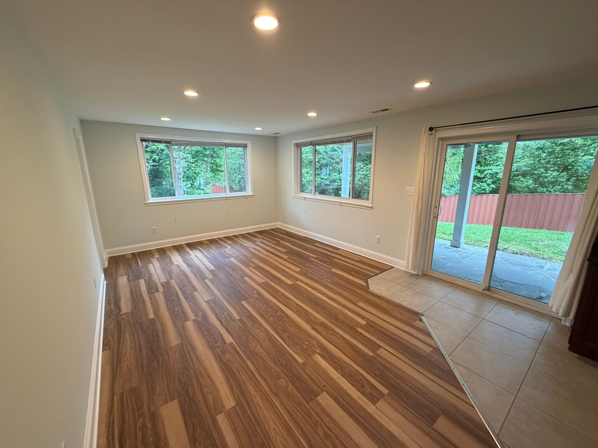 Building Photo - 1621 Oaklawn Ct