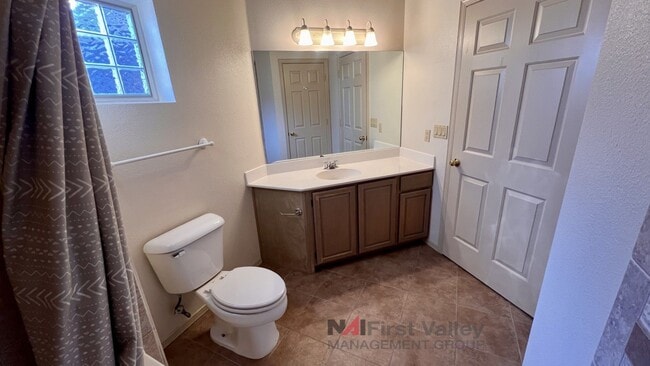 Building Photo - 2 Bedroom- 2 Bathroom Upstairs