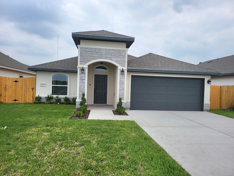 Front - 2207 N 26th St