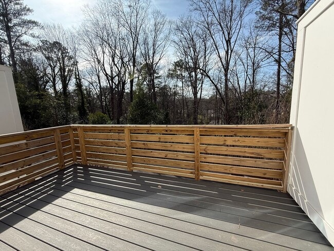 Building Photo - 3BR/3.5BA 3-Story Townhome w/ Quartz + W/D in Decatur