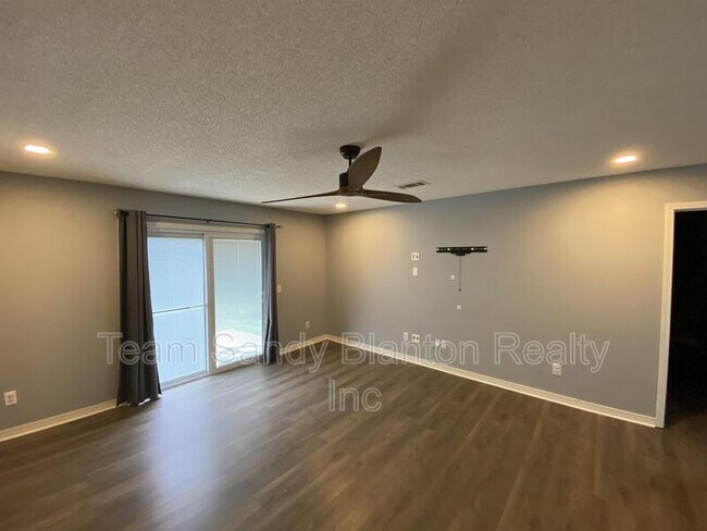Building Photo - 10340 Chinaberry Ct