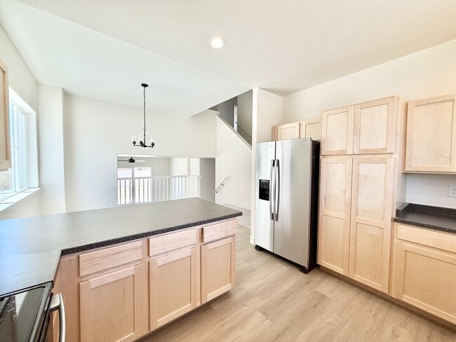 Building Photo - 2392 Jasmine Ln