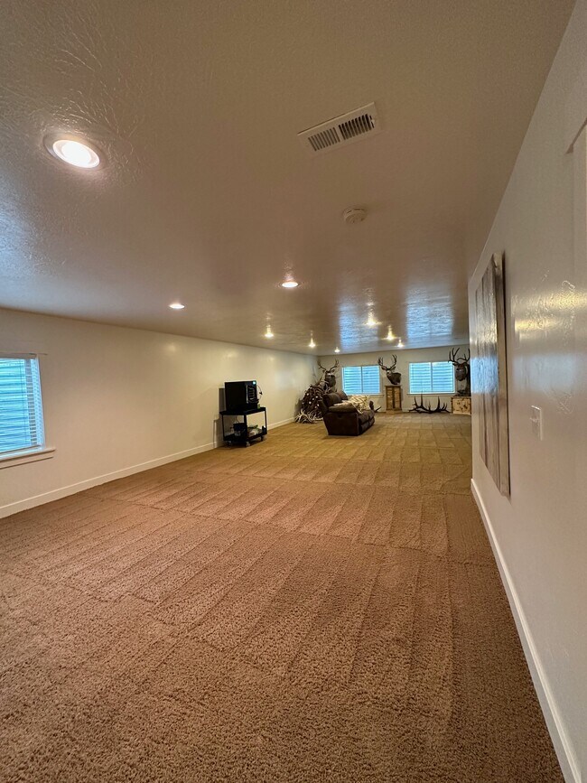 Building Photo - 1354 Ridgeway Rd