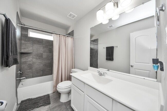 Building Photo - 6007 Prince Pl Dr