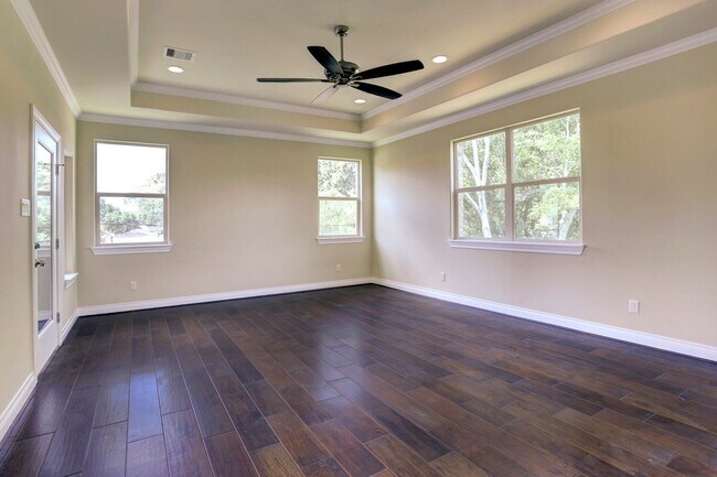 Building Photo - 5203 Beechnut St