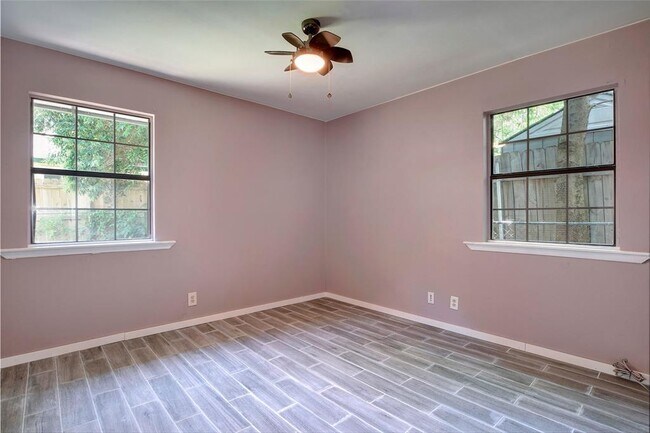 Building Photo - 1301 Thornridge Rd