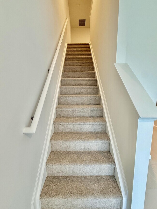 Building Photo - 586 Salisbury Cir