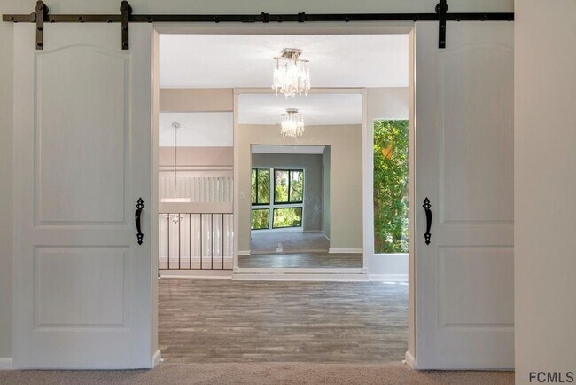 Building Photo - Stunning townhome on Palm Harbor Golf Course!