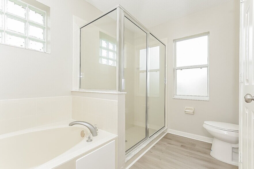 Building Photo - 803 Shore Breeze Way