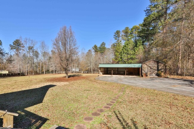 Building Photo - 592 Gordon Rd