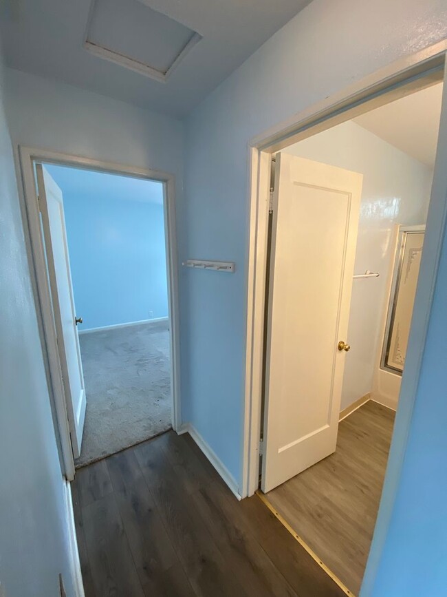 Building Photo - Newly Remodeled 2 Bedroom 1 Bath House - L...