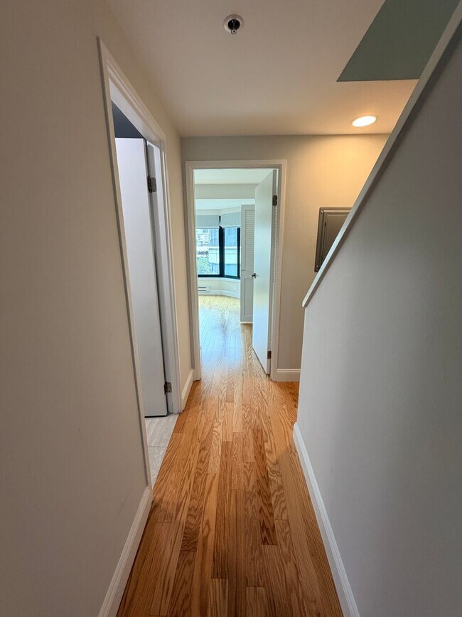Building Photo - Opera Plaza view 2 bedroom 2 bath upper townhouse