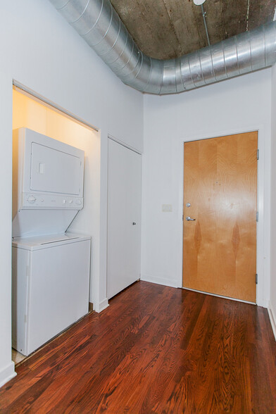 Building Photo - 1111 W 14th Pl