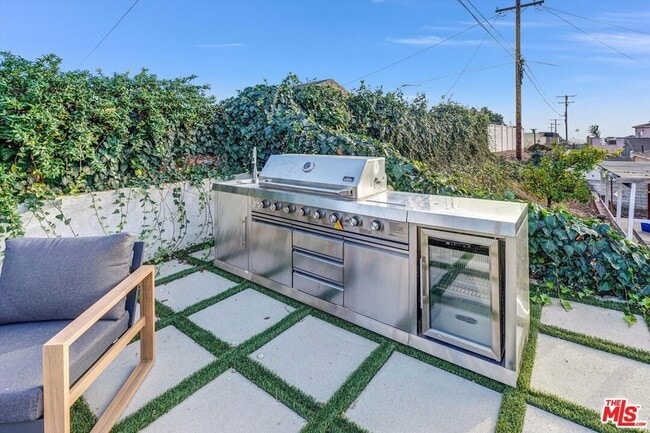 Building Photo - 1920 Van Wick St