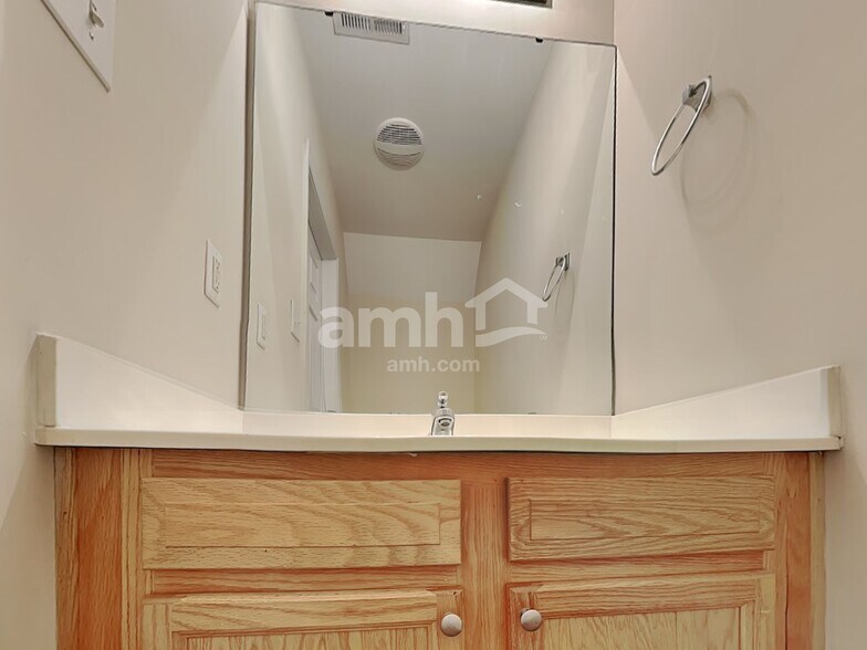 Building Photo - 47 Wolf Creek Ln