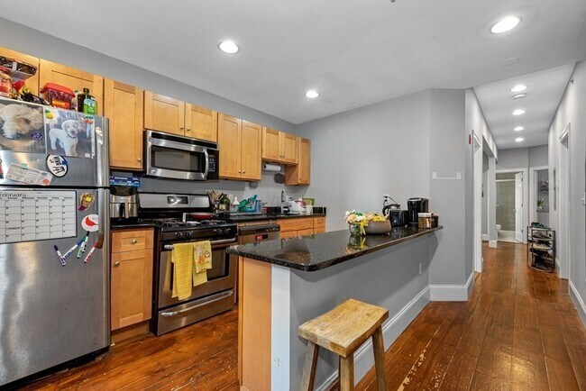 Building Photo - 4 BED 2 BATH MISSION HILL