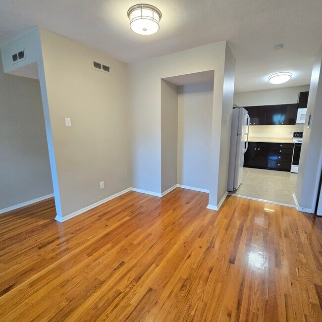Building Photo - 5939 Nagel Ave