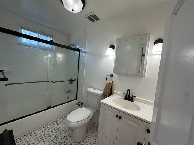 Building Photo - 60 Union St