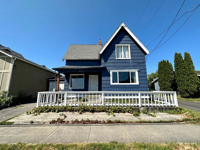 Building Photo - Across from Bellingham High | 5 Bed, 2 Bath Home | Minutes to Trader Joe's & I-5 | Pet Friendly |...