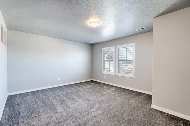 Building Photo - Custom Hunter-Douglas shutters throughout.