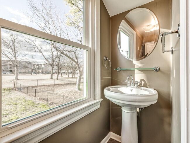 Building Photo - 458 S Indianapolis Ave