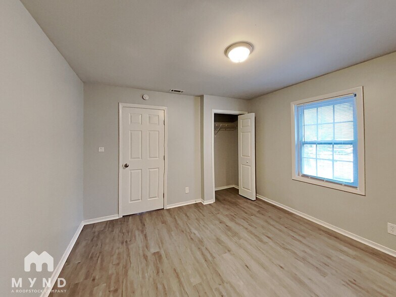 Building Photo - 821 Mercury Dr NW