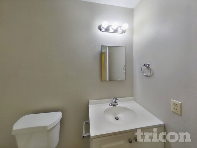 Building Photo - 8230 Longhorn Ridge Dr