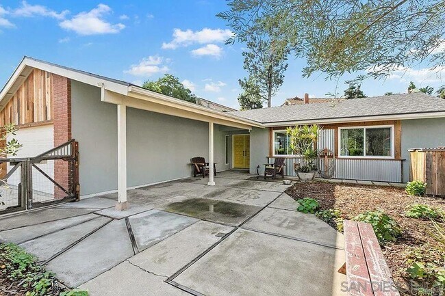 Building Photo - 1570 Avenida De Los Lirios