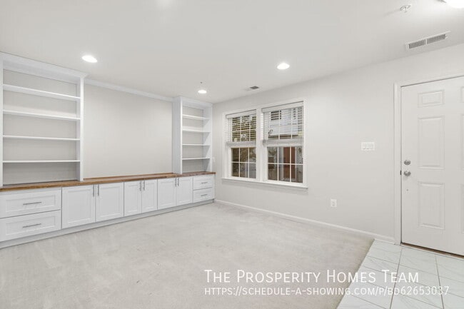 Building Photo - 7207 Barry Ln