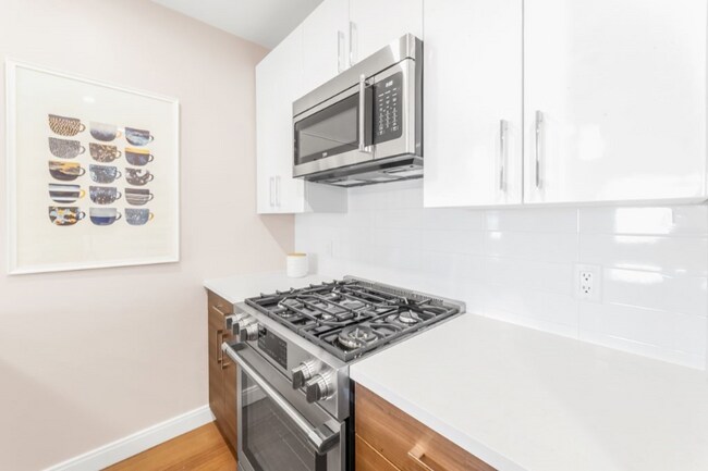 Building Photo - 425 Lagrange St