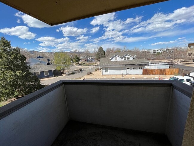 Building Photo - Charming Mapleton Ave. 1 Bed/1 Bath Condo - Available August 3rd!