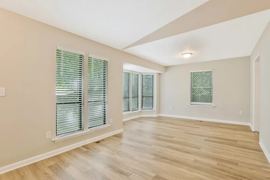 Building Photo - 5144 Forest Mist Dr